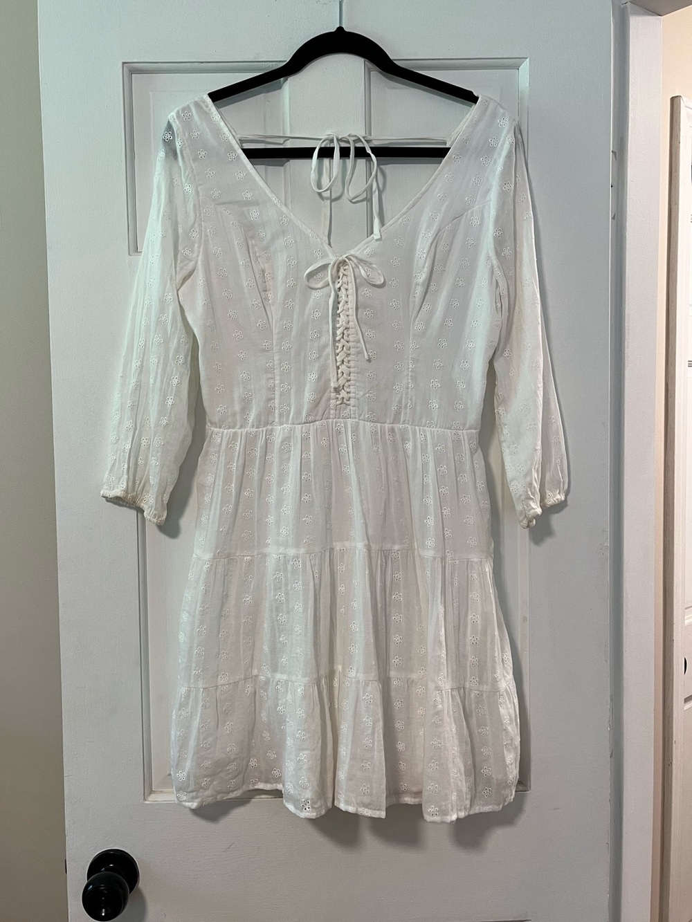 Hollister White Eyelet Smocked Tie Back V-Neck Fit & Flare Mini Dress M